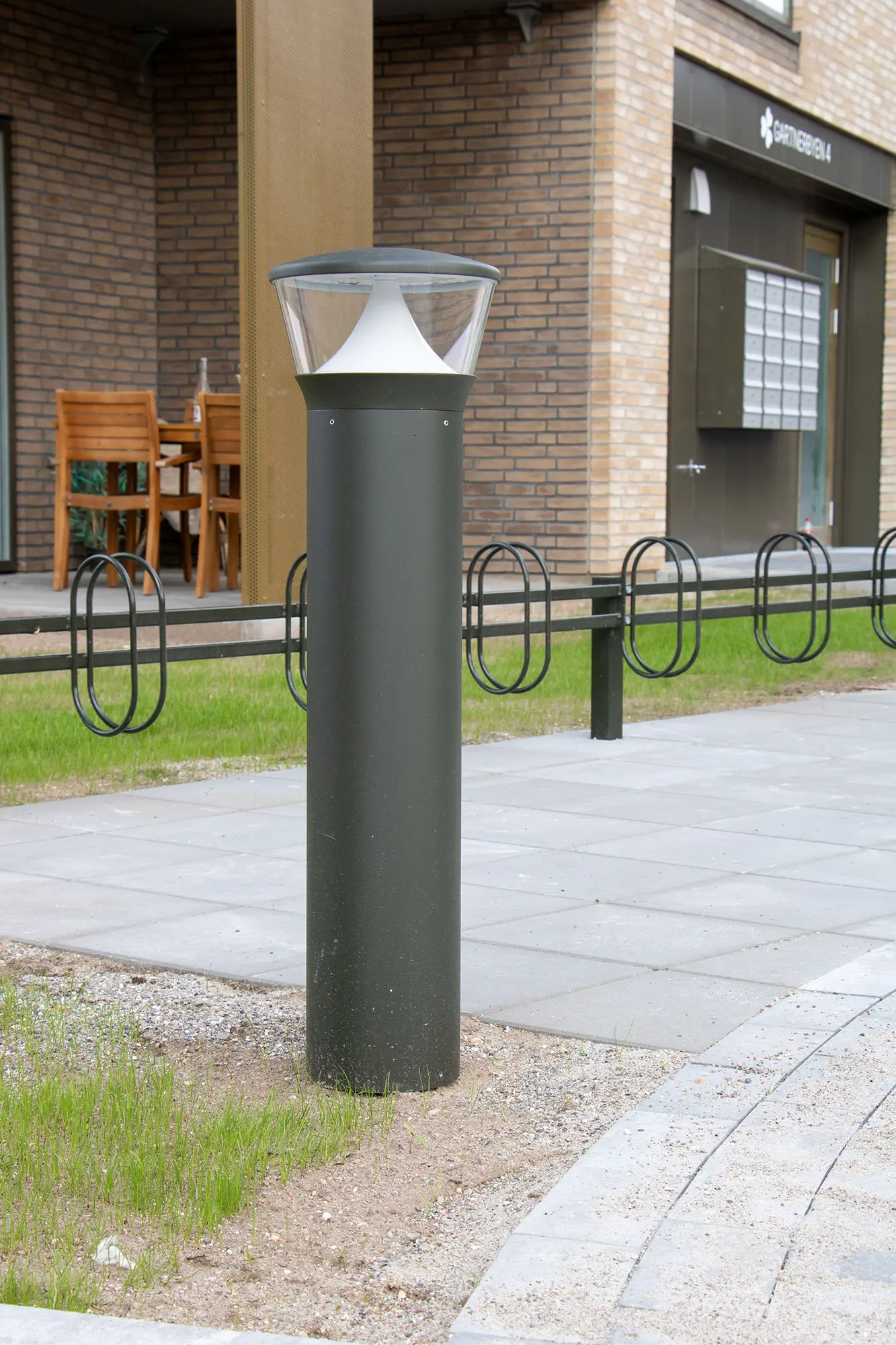 Erzielen Sie eine attraktive Wegbeleuchtung mit dem Poller Modell E