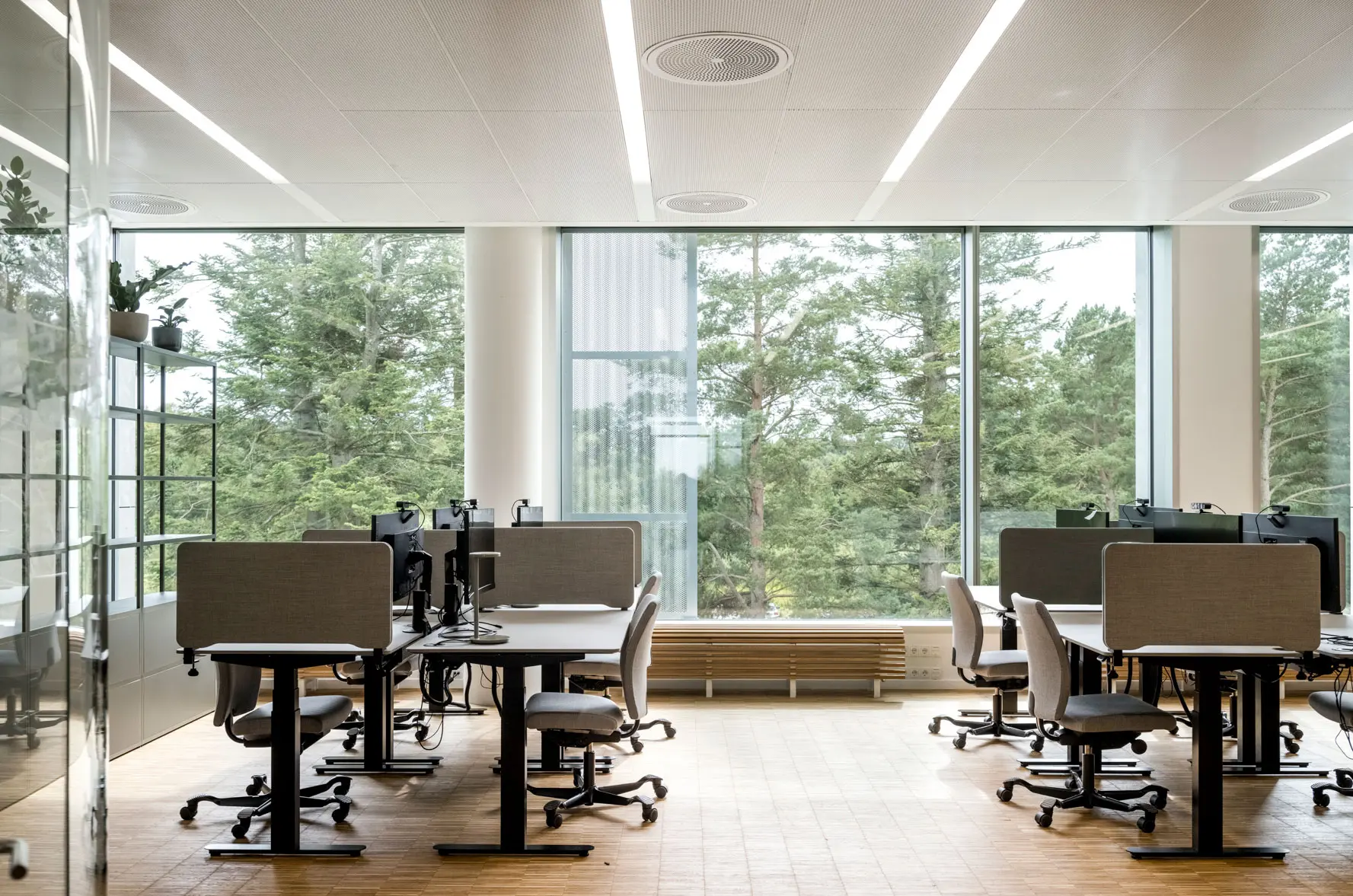 Unteres Linienprofil für Bürobeleuchtung