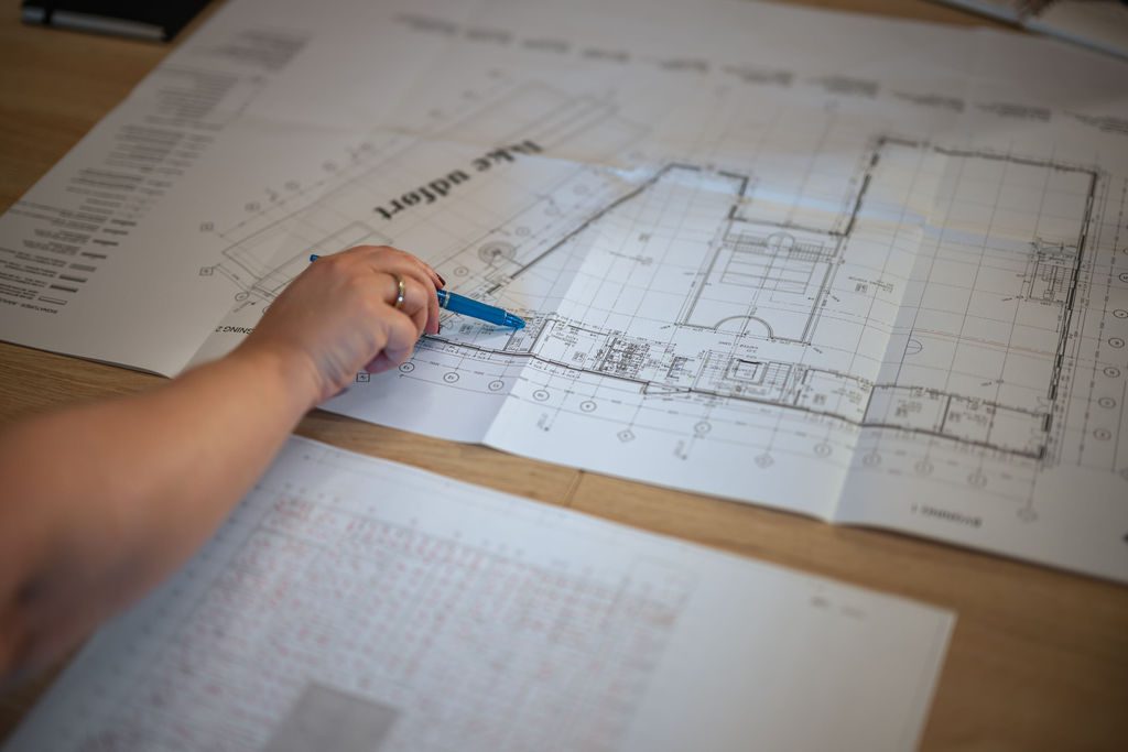 Synergien mellem loft og lys: Sådan minimeres risikoen i projekteringsfasen
